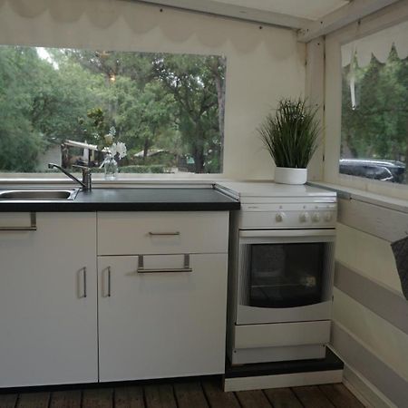 Chalets Met Buitenkeuken Op Camping Lei Suves - Joycasa Рокбрюн-сюр-Аржан Екстериор снимка