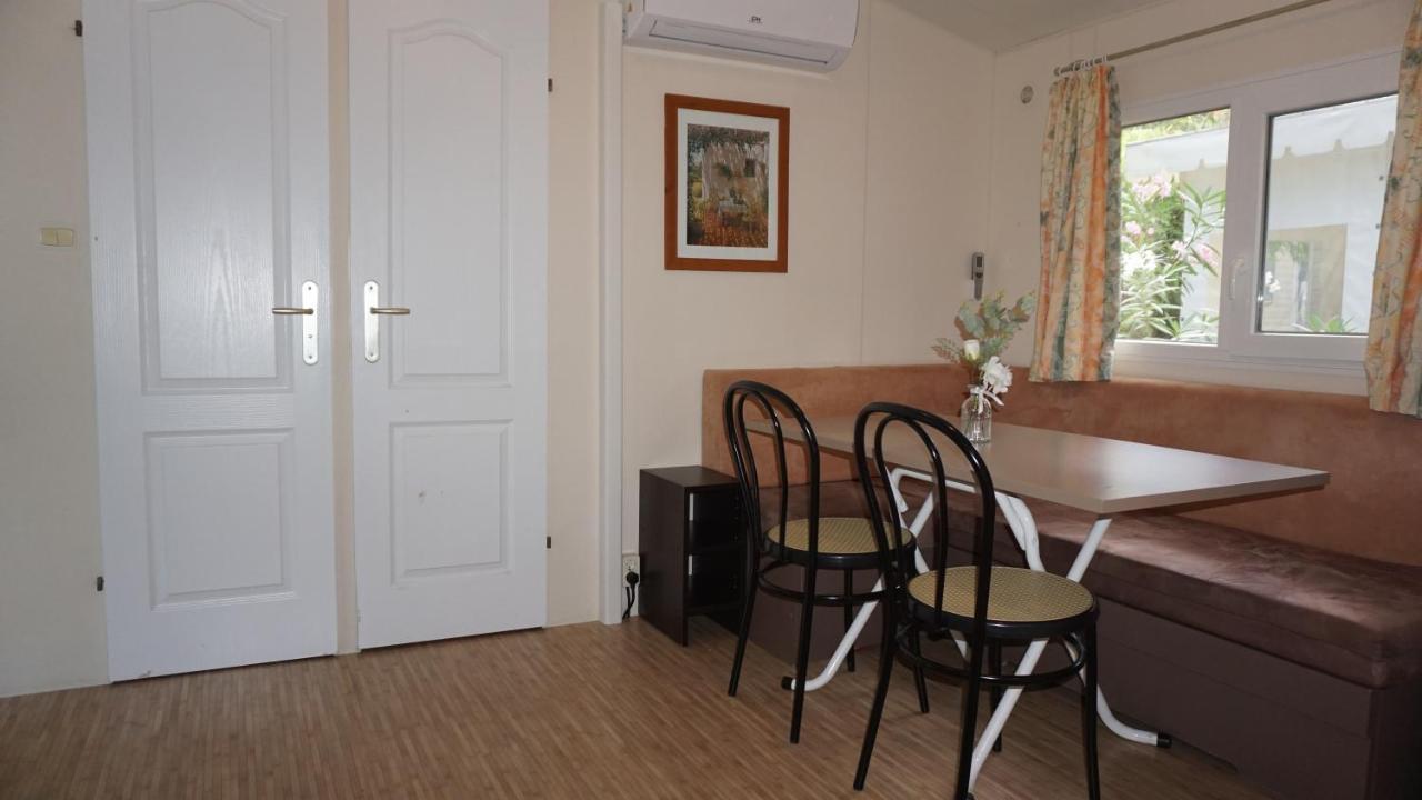 Chalets Met Buitenkeuken Op Camping Lei Suves - Joycasa Рокбрюн-сюр-Аржан Екстериор снимка