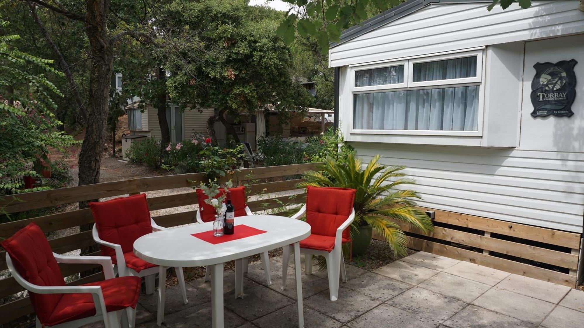 Chalets Met Buitenkeuken Op Camping Lei Suves - Joycasa Рокбрюн-сюр-Аржан Стая снимка