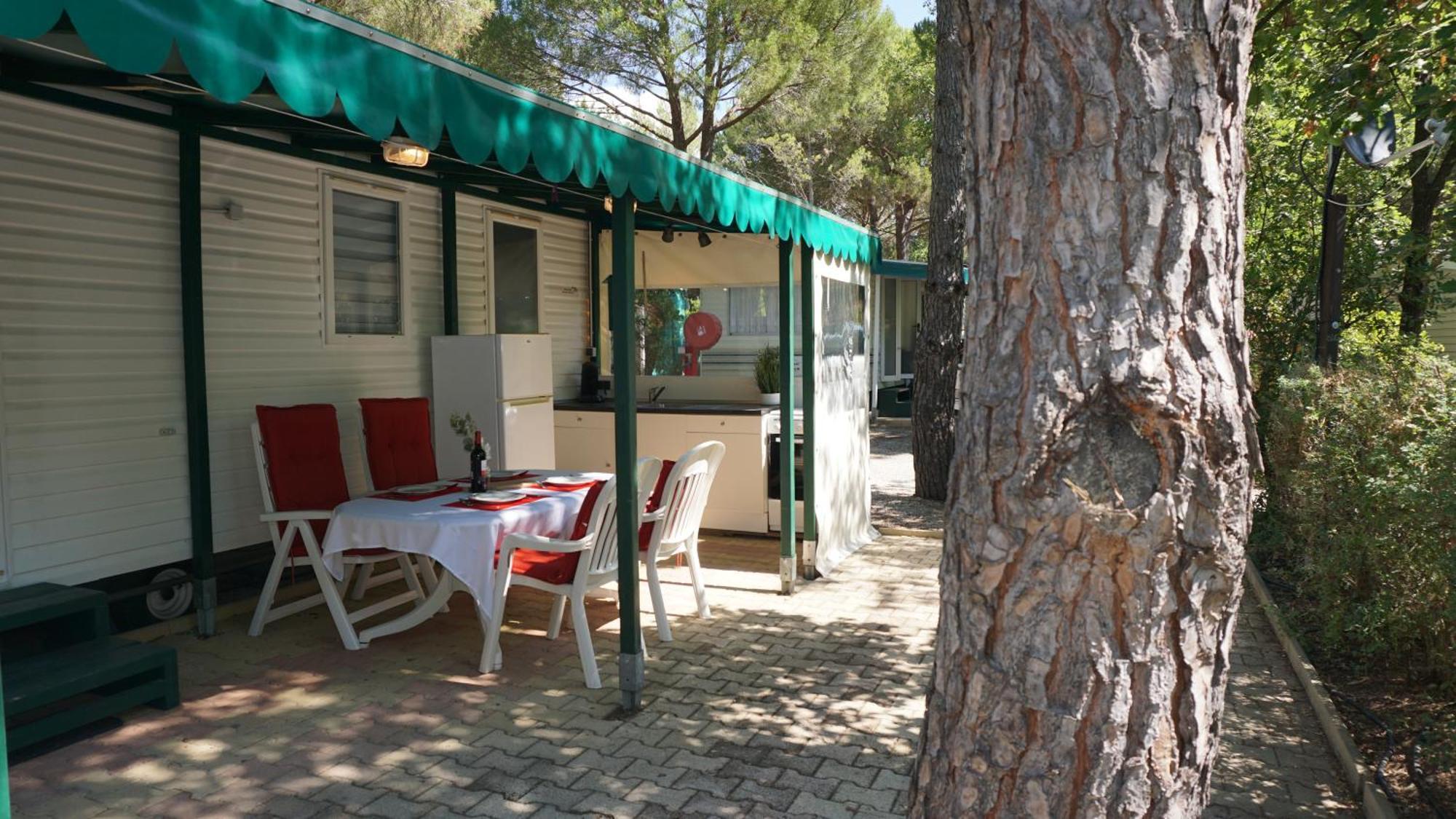 Chalets Met Buitenkeuken Op Camping Lei Suves - Joycasa Рокбрюн-сюр-Аржан Екстериор снимка